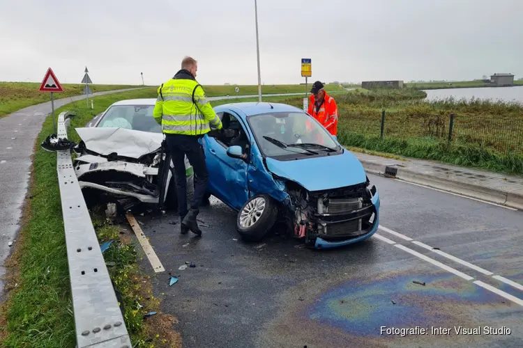 Gewonde en veel schade bij ongeluk in Monnickendam