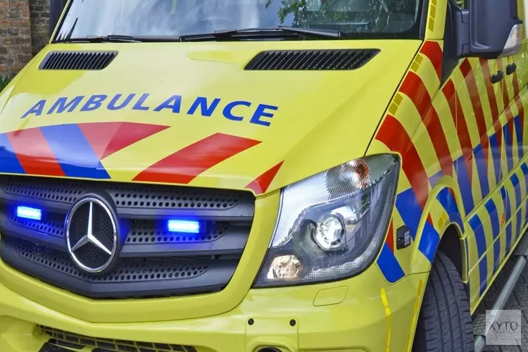 Wielrenner gewond na val op N247 bij Katwoude: weg afgesloten