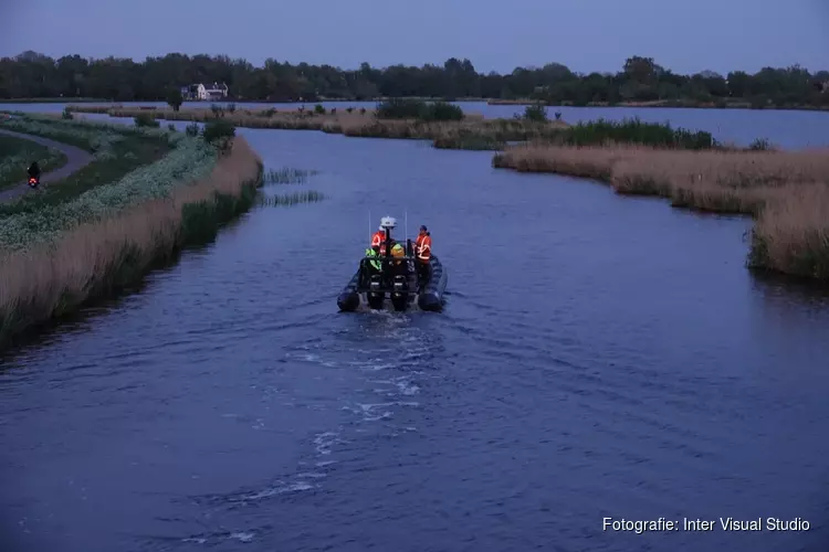 Dwalende woonboot geborgen in &#39;t Twiske