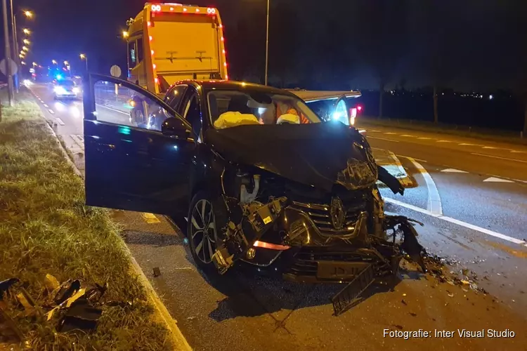 Auto tegen bus gereden op N247