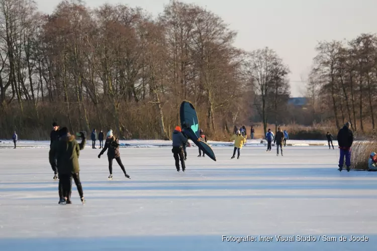 Volop schaatsers in en rondom Het Twiske ondanks waarschuwingen