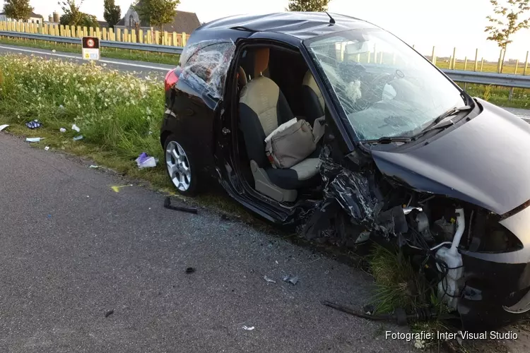 Verkeersongeval met meerdere gewonden; politie is op zoek naar getuigen