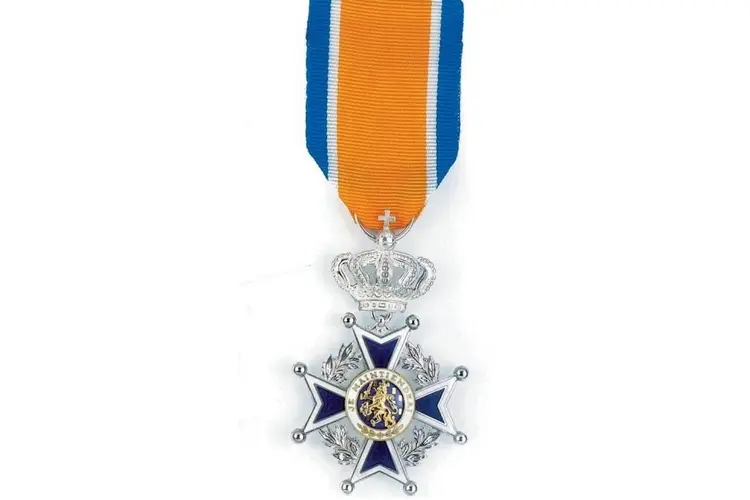 Lion Tokkie benoemd tot Ridder in de Orde van Oranje-Nassau
