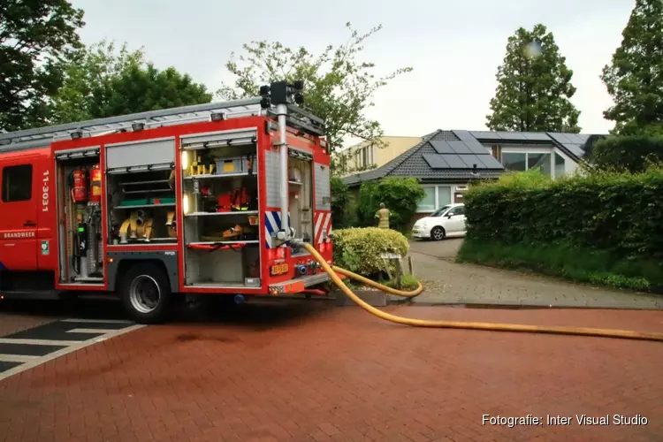 Brand in dak van woning in Landsmeer