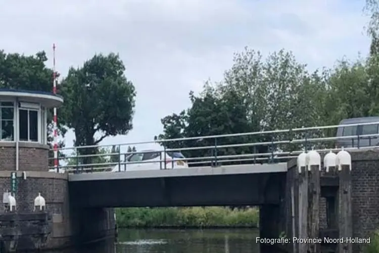 Doorvaartbeperking hefbrug Broek in Waterland