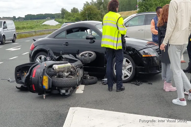 Motorrijder raakt gewond bij ongeluk in Landsmeer